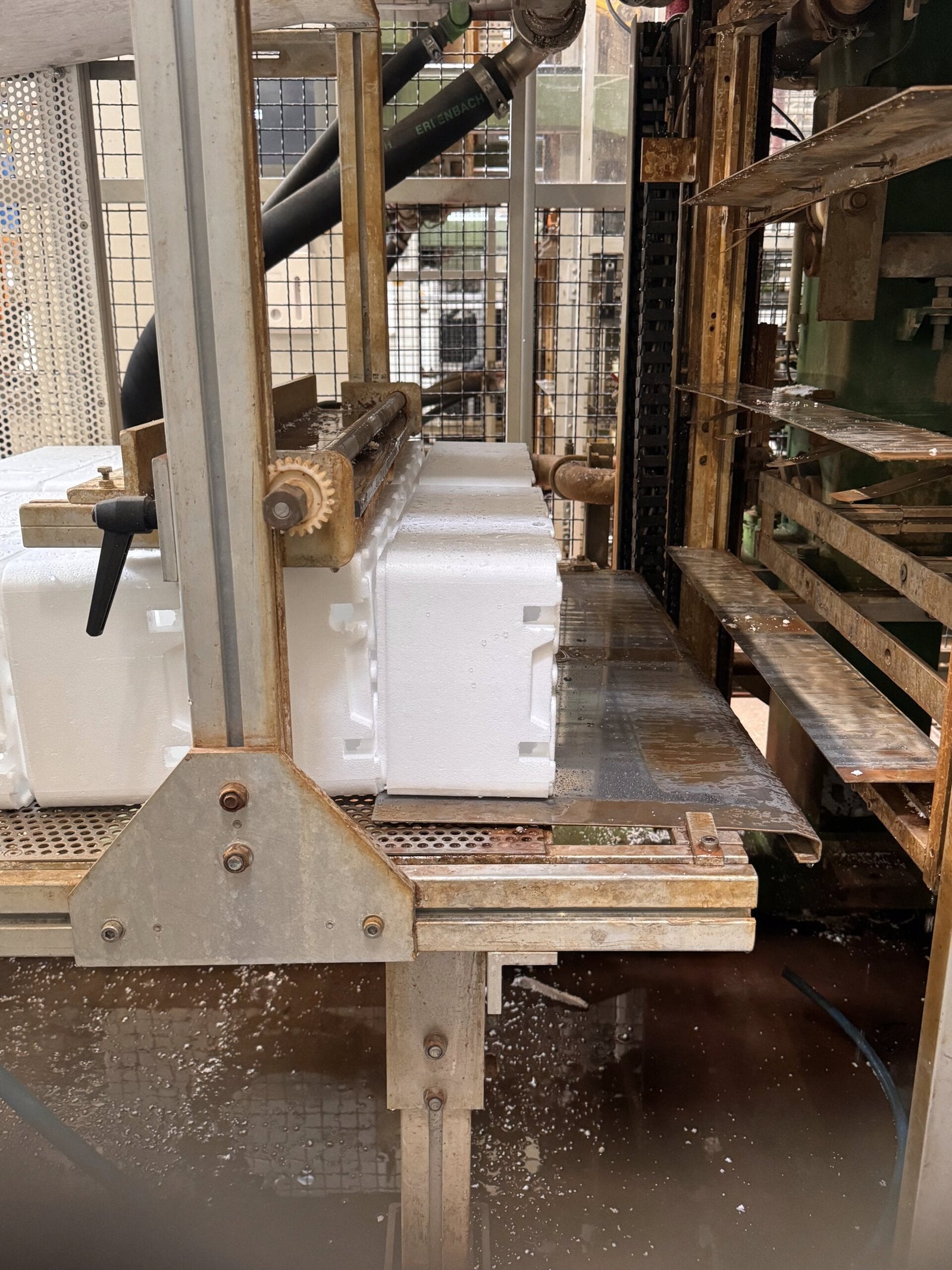 EPS boxy z vlastní výroby: od polystyrenové granule po chladicí box